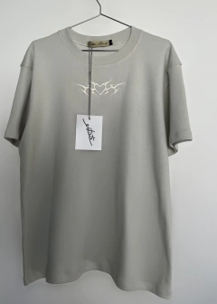 Remera Regular Corazón Tribal (UNISEX) - comprar online