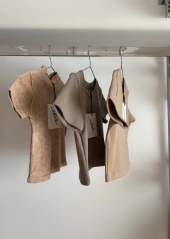 Remera Crop (básica algodón con lycra) - Estate Atenta