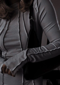 Camiseta Janelle (con costuras a tono) - Estate Atenta