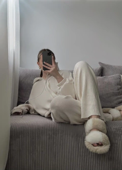 Buzo Hoodie Crop Friza en internet