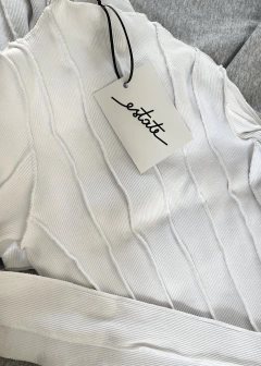 Camiseta Janelle (con costuras a tono) - Estate Atenta