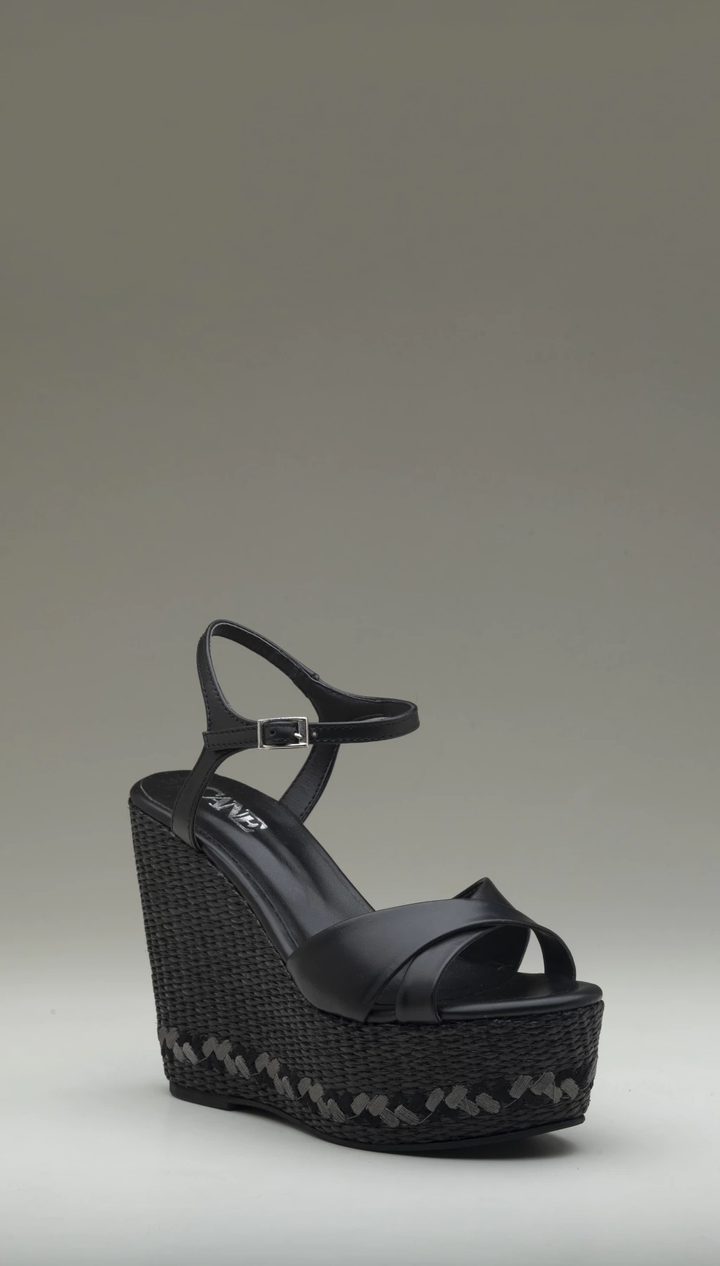 SANDALIA TIARE CHAROL NEGRO