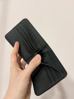 BILLETERA CORTA WANDERLUST NEGRO + CAJA en internet