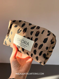 NECESER SKORA CORDEROY ANIMAL PRINT