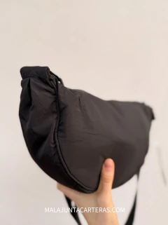 BANDOLERA RIÑONERA SKORA MICROFIBRA NEGRO en internet