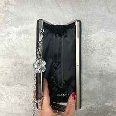 CLUTCH MALA JUNTA en internet