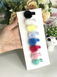 Presilha Pompom Pelúcia (Unid.)