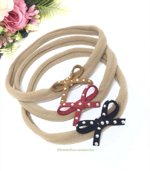 Mini lacinhos camurça e spike