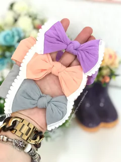 Turbante de meia de seda com pompom. - comprar online