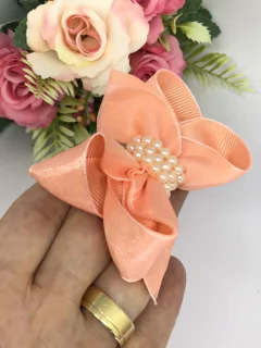 Imagem do Laço Bella Duplo Organza Coral com Pérolas