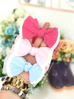 Turbante de meia de seda com pompom.