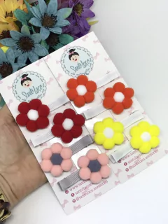 Imagem do Parzinho presilha de florzinha pompom