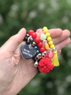 Hair clips Now United na internet