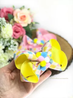 Laço Mel Pompom Candy Colors na internet