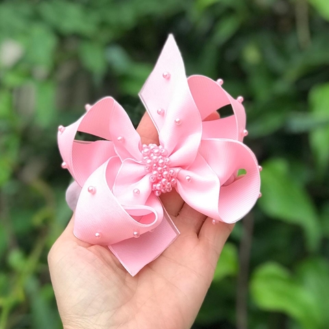 Laço Bella organza e pérolas