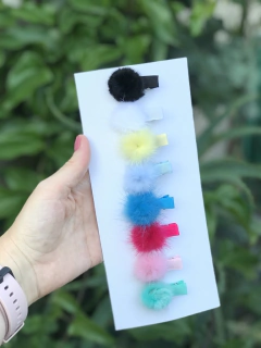 Presilha Pompom Pelúcia (Unid.) - comprar online