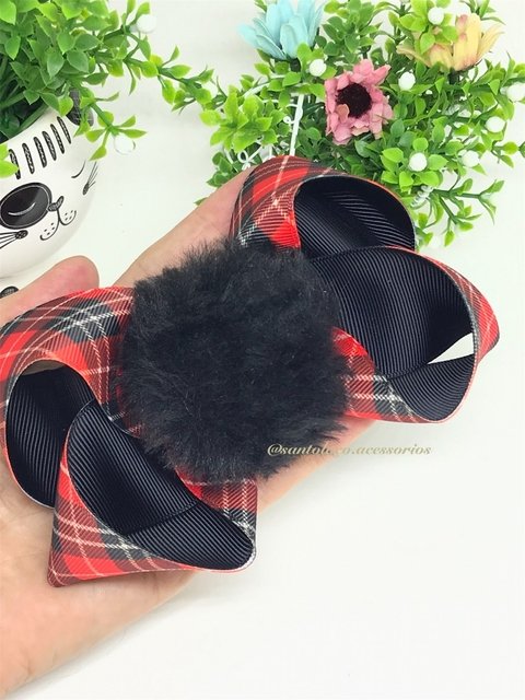 Laço xadrez pompom