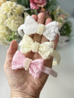 Kit Trio Lacinho para Bebê em Renda na internet