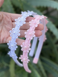 Tiara florzinhas rendada - comprar online