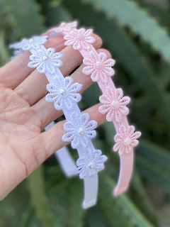 Tiara florzinhas rendada
