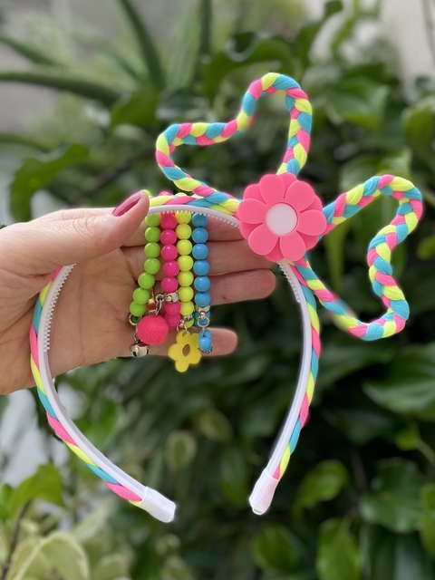 tiara neon