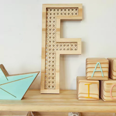 Inicial com palha | F