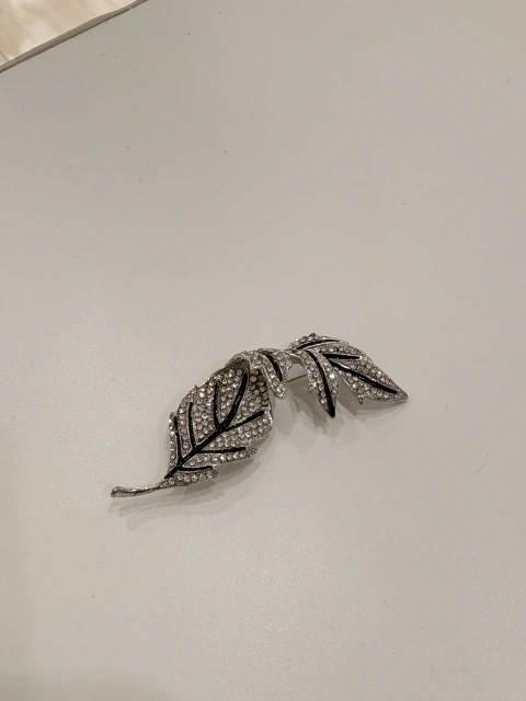 Prendedor pin hoja stass
