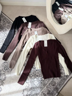 SWEATER NUSA ESCOTE V - TVMSHOP