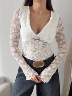 REMERA ENCAJE ESCOTE