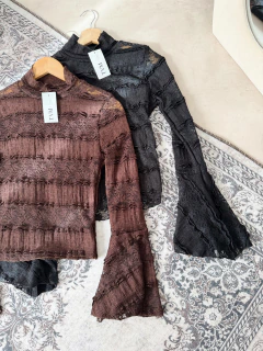 POLERA ENCAJE PATCH - TVMSHOP