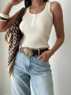 MUSCULOSA TEJIDA BOTON