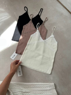 MUSCULOSA TEJIDA PUNTILLA - comprar online