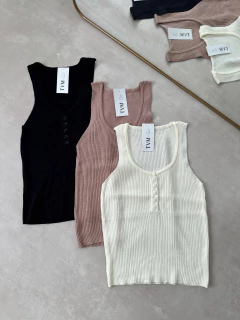 MUSCULOSA TEJIDA BOTON - TVMSHOP