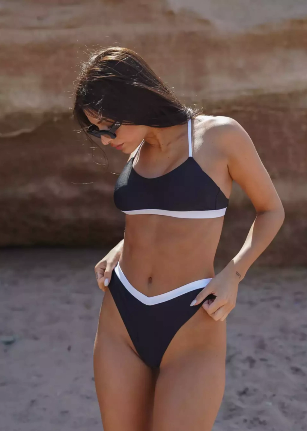 Bikini Lucifer Bw thumbnail 3