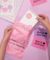 Tarjeta de envio "QUE LO DISFRUTES" Rosa (10x15) - 20 postales - comprar online