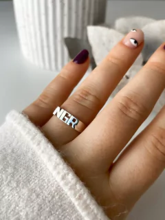 ANILLO TRES INICIALES MINI RECTO en internet