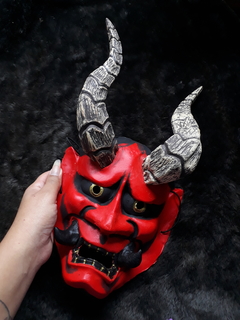 MÁSCARA HANNYA VERMELHA na internet