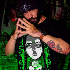 CAMISETA SAD GIRL na internet