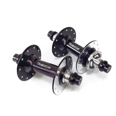 "Descubre el Set Madison Full Negro de Mazas Trabocchi, diseñado para ofrecerte un rendimiento óptimo y un estilo único en el mundo del ciclismo de pista y fixie. Confeccionado con materiales de alta calidad, este set es ideal para ciclistas que buscan pr