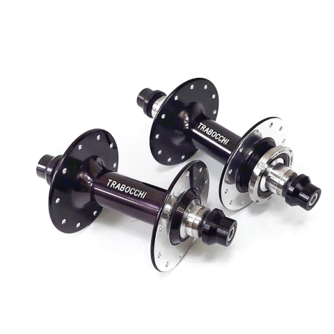 "Descubre el Set Madison Full Negro de Mazas Trabocchi, diseñado para ofrecerte un rendimiento óptimo y un estilo único en el mundo del ciclismo de pista y fixie. Confeccionado con materiales de alta calidad, este set es ideal para ciclistas que buscan pr