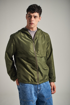 CAMPERA ROMPEVIENTOS CON CAPUCHA - comprar online