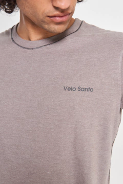 REMERA ESSENTIAL en internet