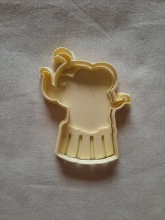 Cortante elefante de circo de 10x8cm