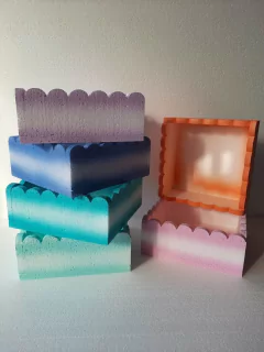 Caja de 25x25x10cm con ondas