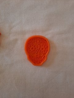 Cortante calavera con flores de 7x9cm