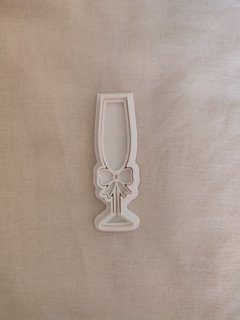 Cortante copa con moño de 11x4cm