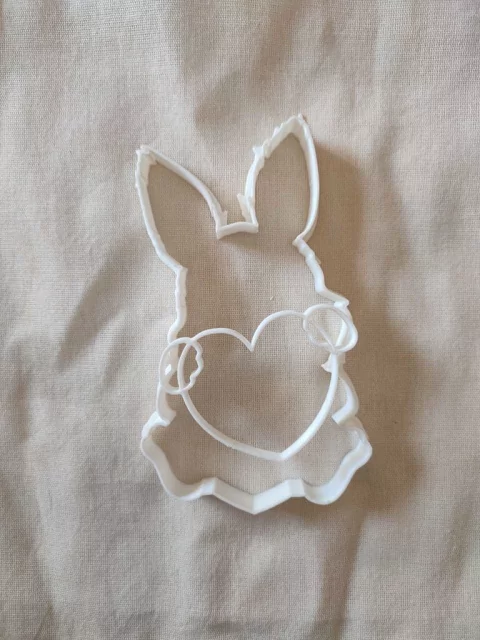 Cortante conejo contorno con corazon de 16x10cm
