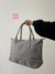 BOLSO DE MANO LISBOA GRIS