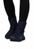 Botas forradas de inverno na cor azul, com solado tratorado resistente, projetadas para neve e frio, oferecendo conforto e proteção térmica.