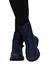Botas forradas de inverno na cor azul, com solado tratorado resistente, projetadas para neve e frio, oferecendo conforto e proteção térmica.